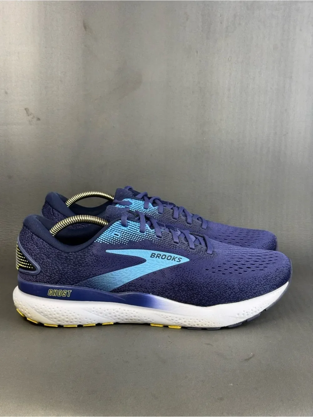 Brooks Men's Ghost 16 neutral running athletic sneaker trainer shoes men’s 12